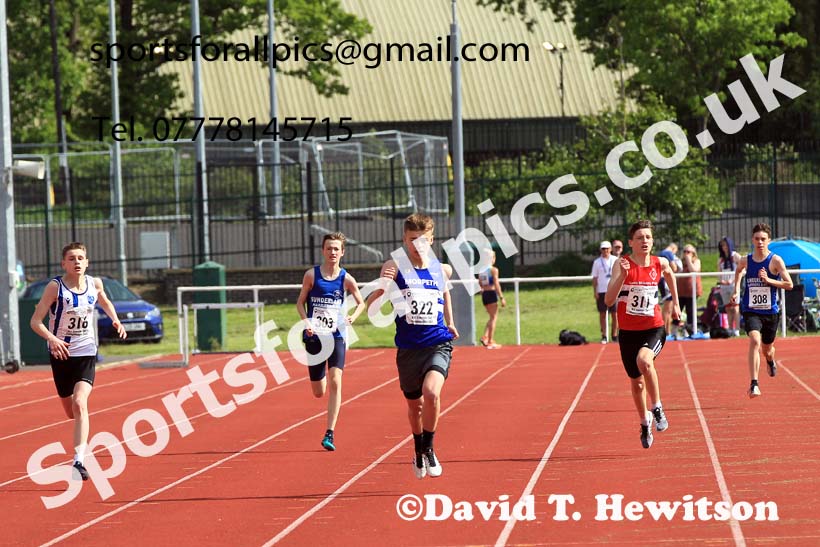 Men and Boys 300 metres, 2022 North Eastern Track and Field Champs., Middlesbrough. David T. Hewitson/Sports for All Pics